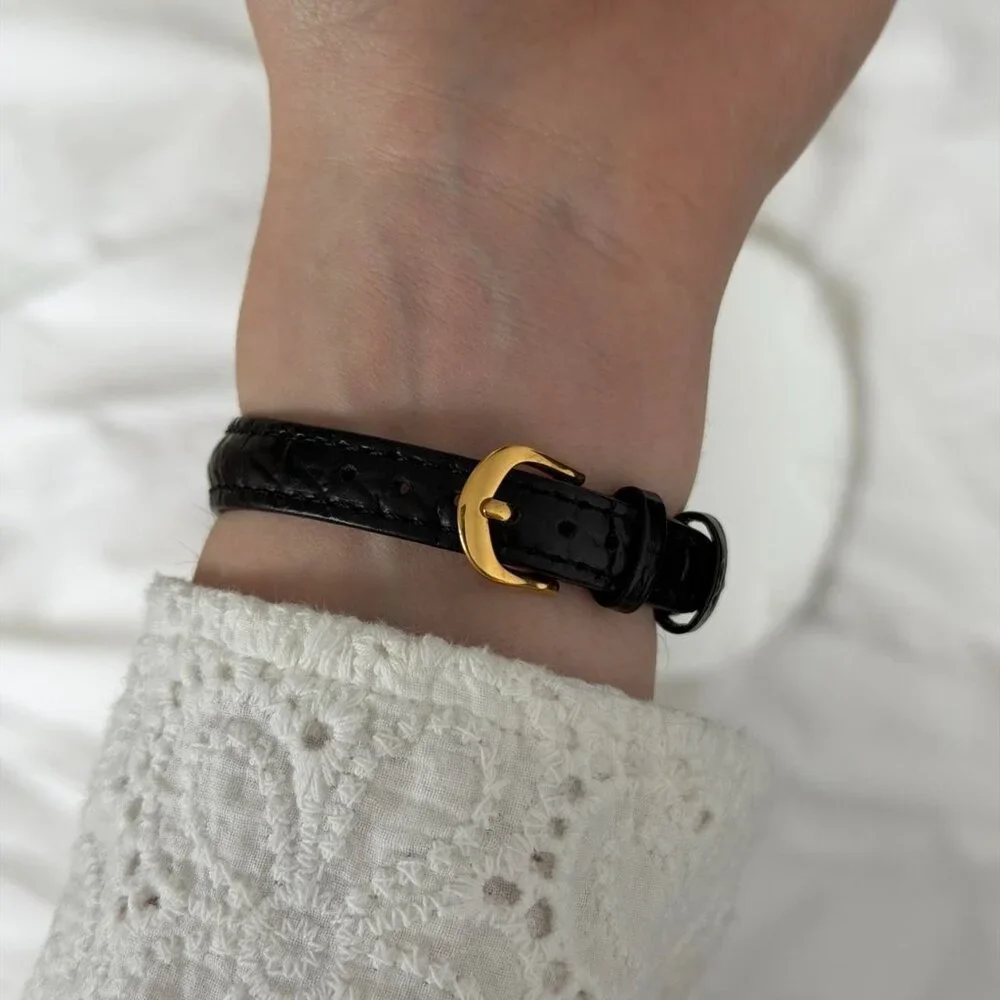 Sku 0488 vintage‎ vibe retro mini watch gold black leather strap + in a gift bag